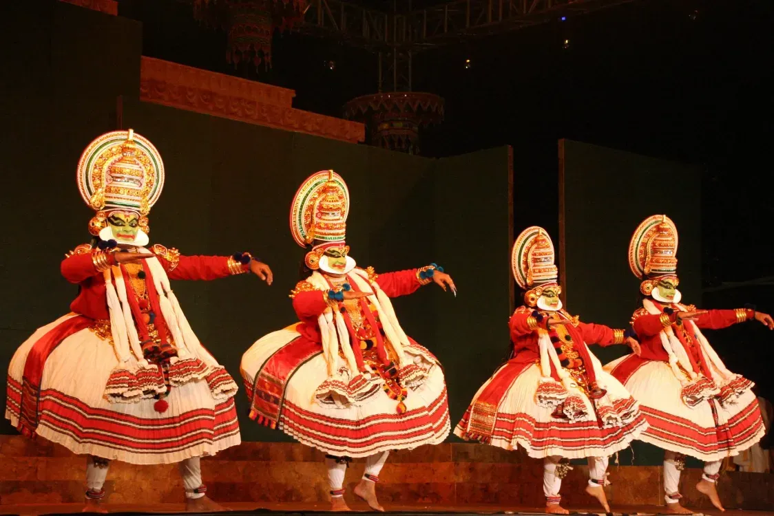 Kerala Tour Package: From Munnar to Kovalam - Cochin-Munnar-Kumarakom-Alleppey-Kovalam-Trivandrum Tour Package | KoiKoi Travel