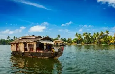 Kerala Hills, Backwaters & Beaches Tour - Kovalam-Alleppey-Kumarakom-Thekkady-Munnar-Kochi Tour Package | KoiKoi Travel